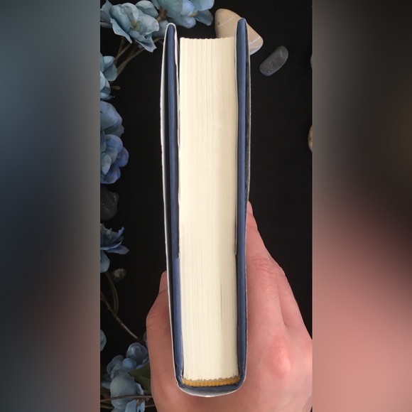 Scavenge The Stars - Owlcrate Signed First Edition - Book 1 - By Tara Sim - Hc - Picture 6 of 12